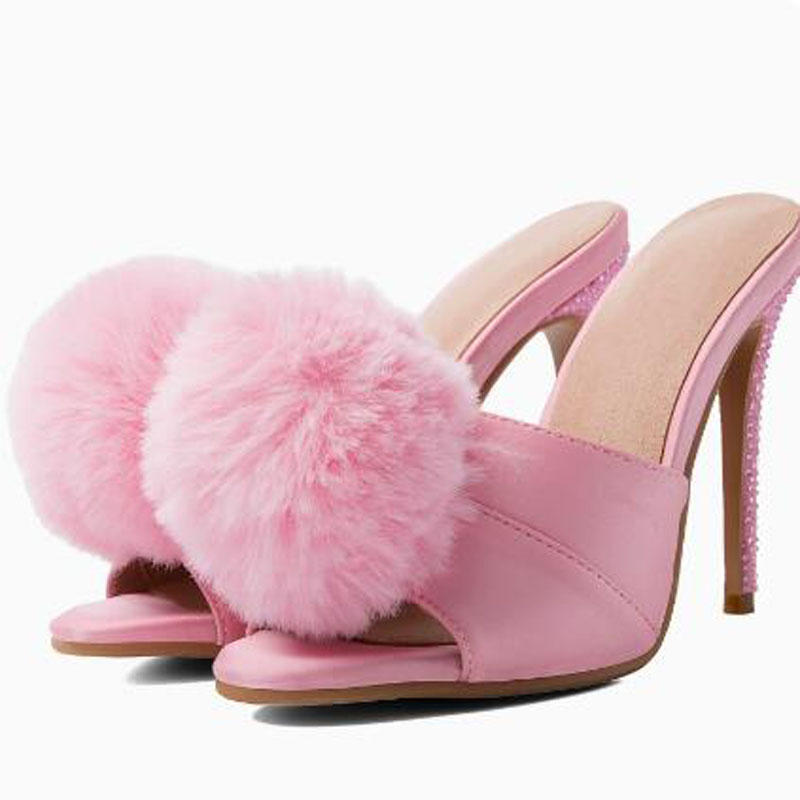 Slip Dress Satin - Rosa Satin-Slipper mit Pelz-Pompon und hohem